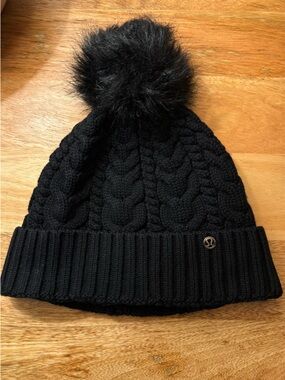 Lululemon black winter hat
